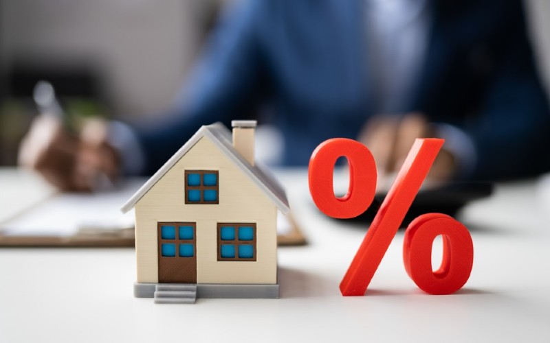 Mortgage meeting with borrower reviewing home loan options